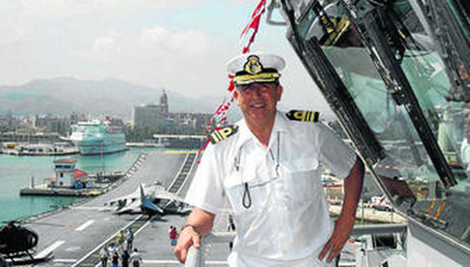 Pedro José López Ruiz, en el 'Príncipe de Asturias', el Día de las Fuerzas Armadas en Málaga.