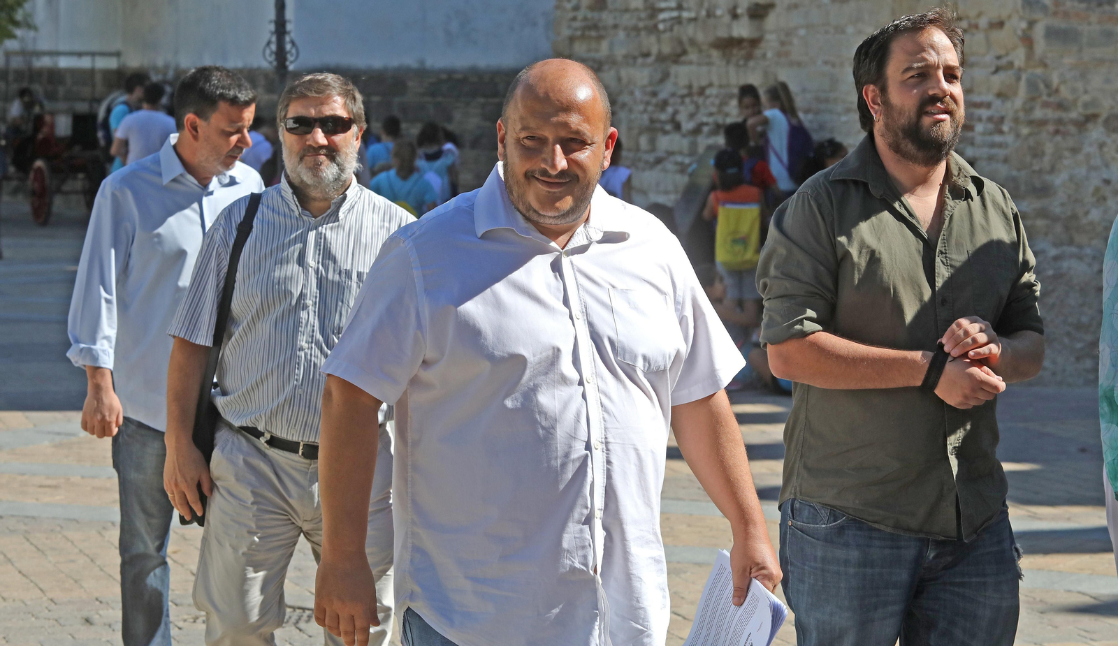 Integrantes de Podemos e IU durante la presentación del acuerdo entre ambas formaciones.