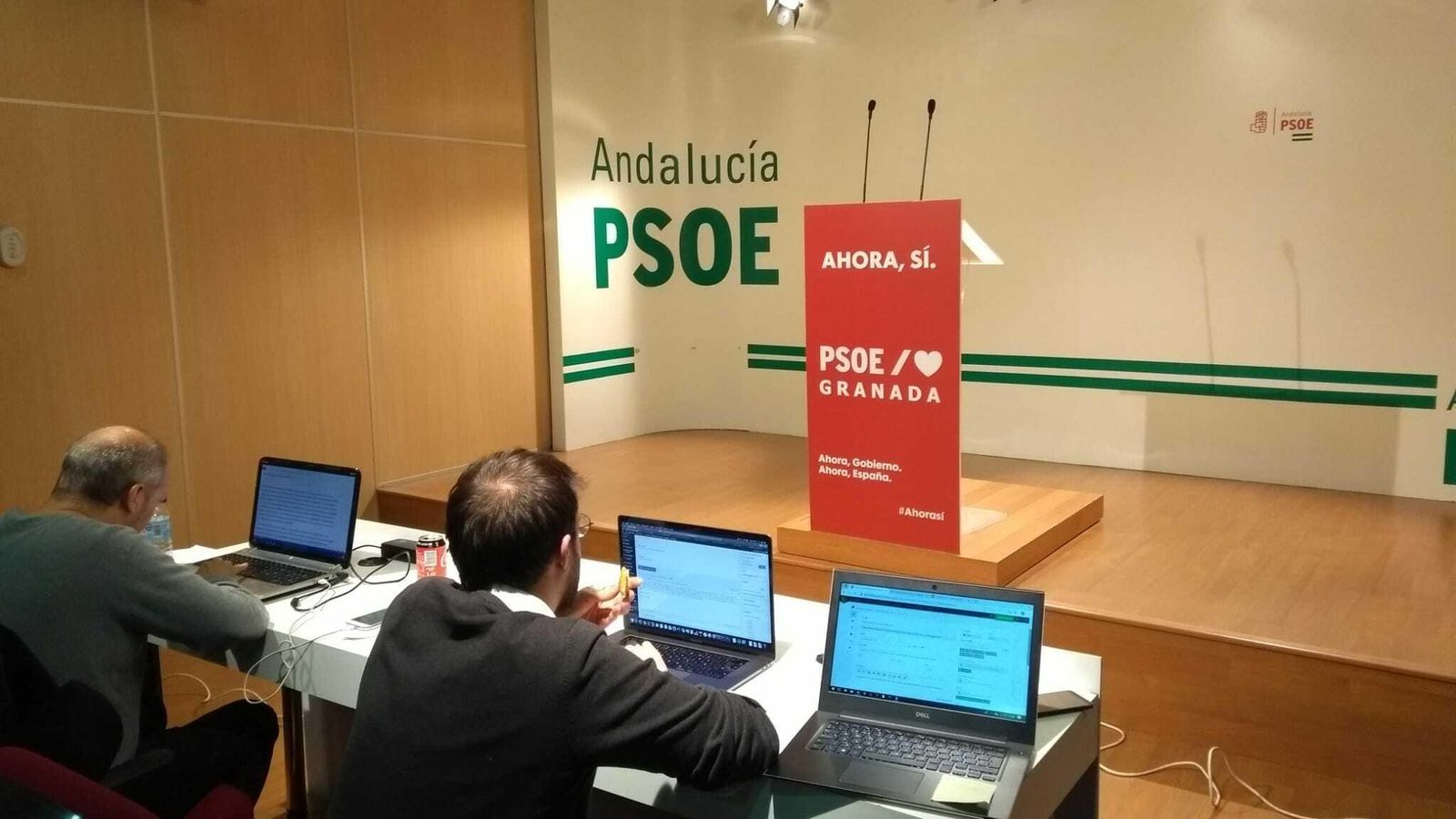 La sala de los medios en la sede del PSOE de Granada