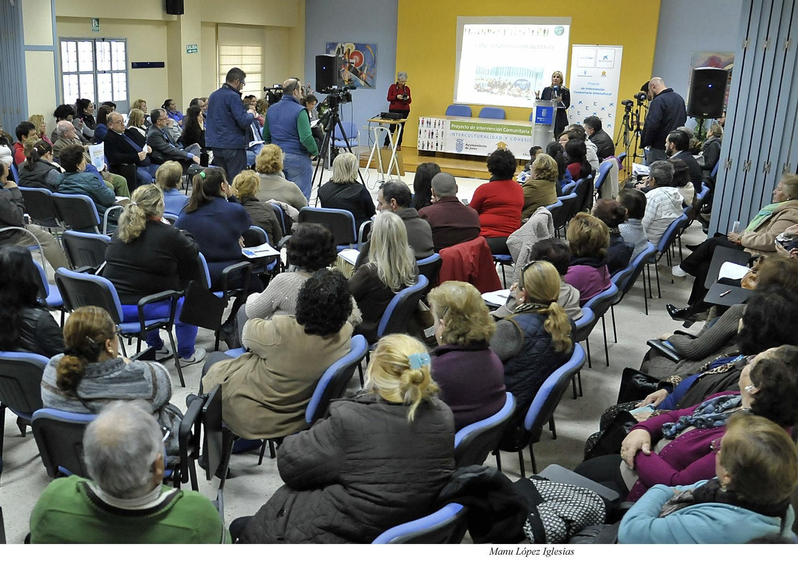 Un grupo de personas beneficiarias de la Obra Social La Caixa.