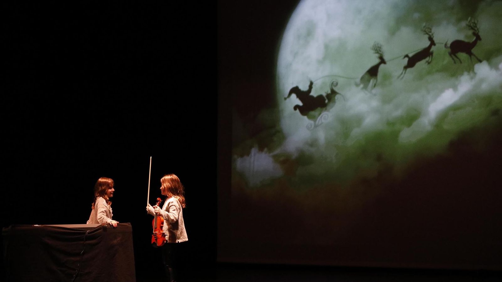 Las fotos de la Gala Solidaria de Navidad de la Escuela Municipal de Música, Danza y Teatro "Jose María Sánchez -Verdú"