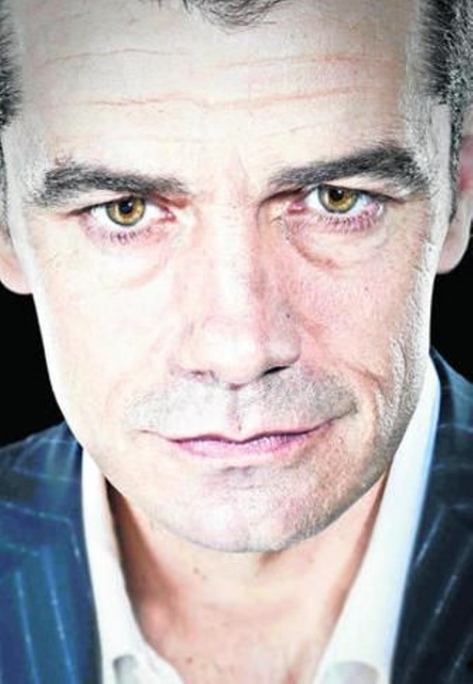 Toni Cantó interpreta a un abogado sin escrúpulos en 'Razas'.