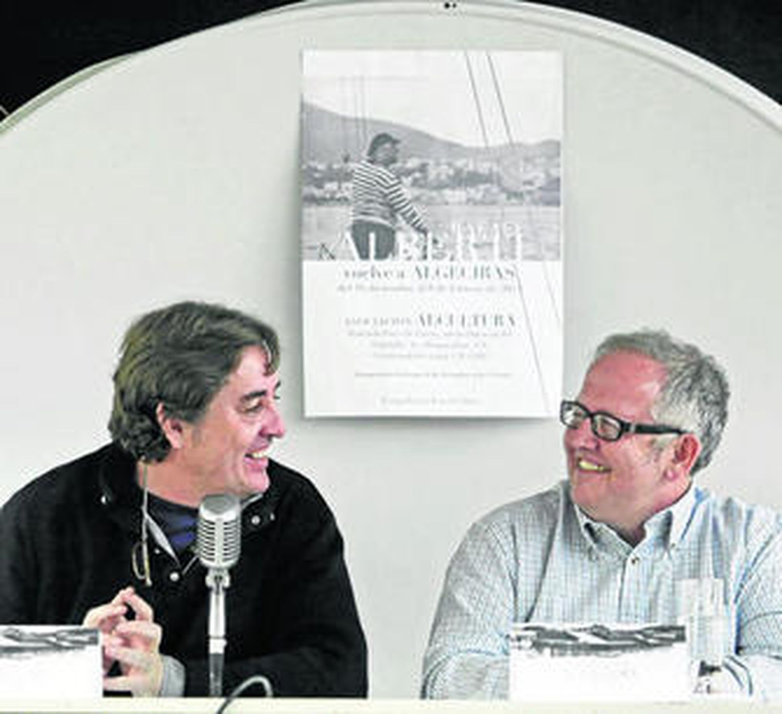 Luis García Montero y Juan José Téllez, ayer en Alcultura.