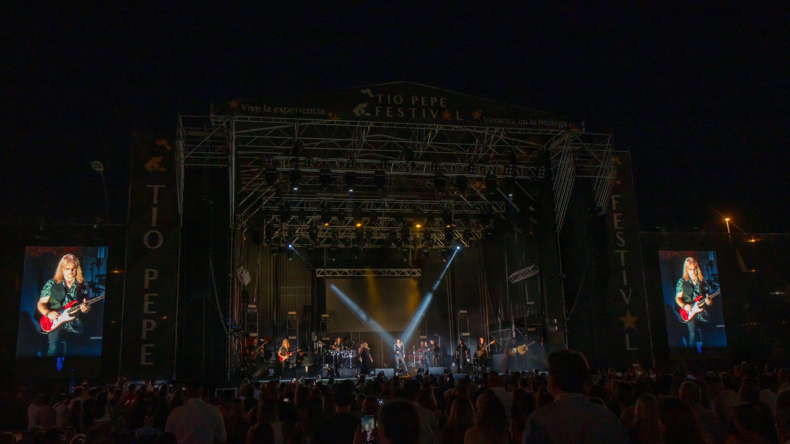 El público del Tío Pepe Festival se rinde ante Malú en Jerez