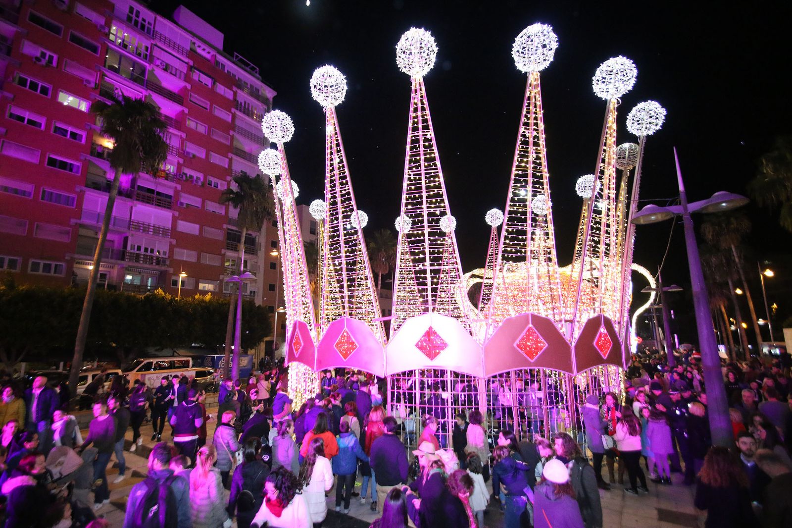 Las imágenes del encendido de las coronas de los Reyes Magos