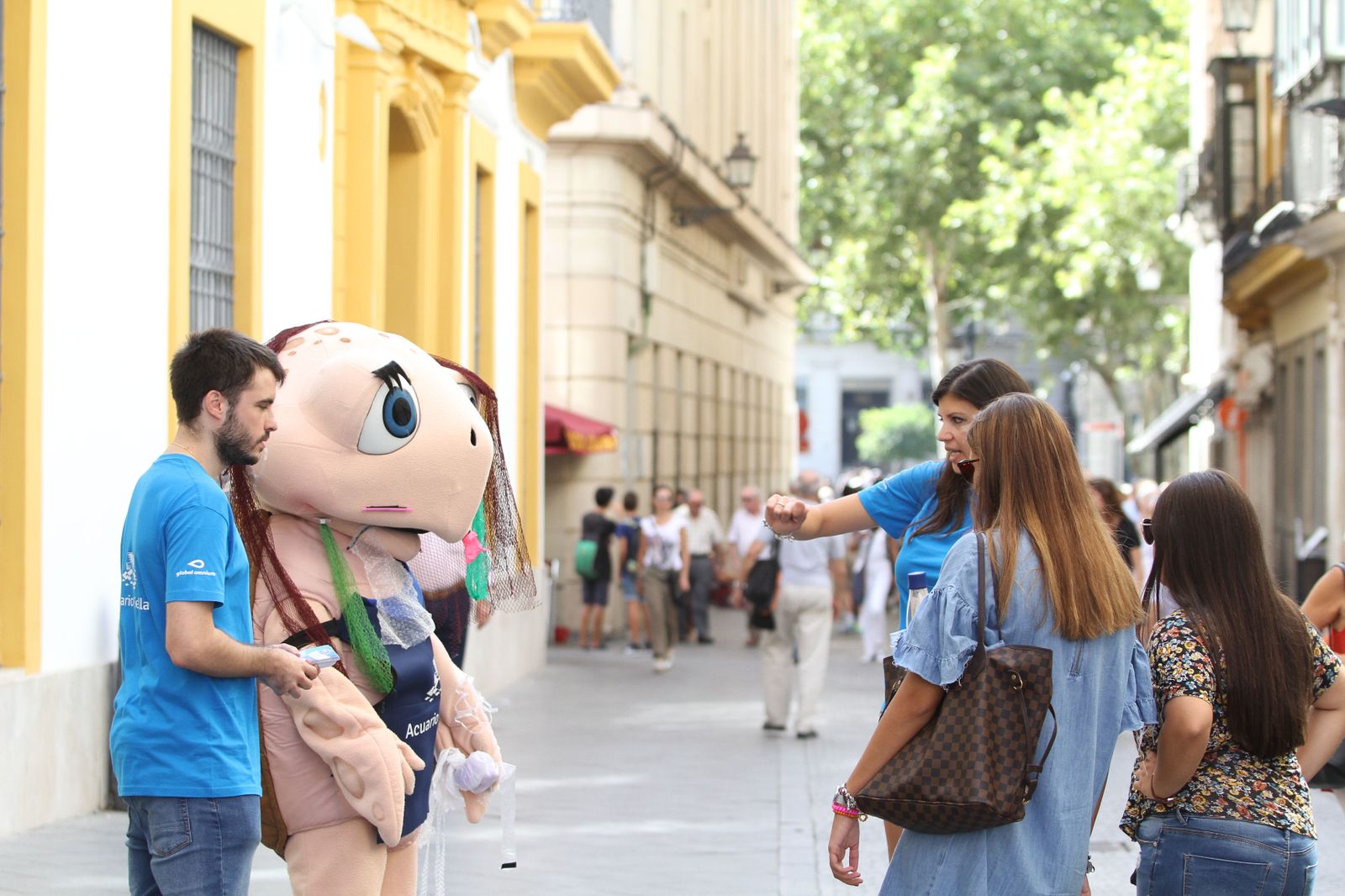 La tortuga Chelo del Acuario de Sevilla da comienzo a una acción de concienciación para difundir la cultura oceánica