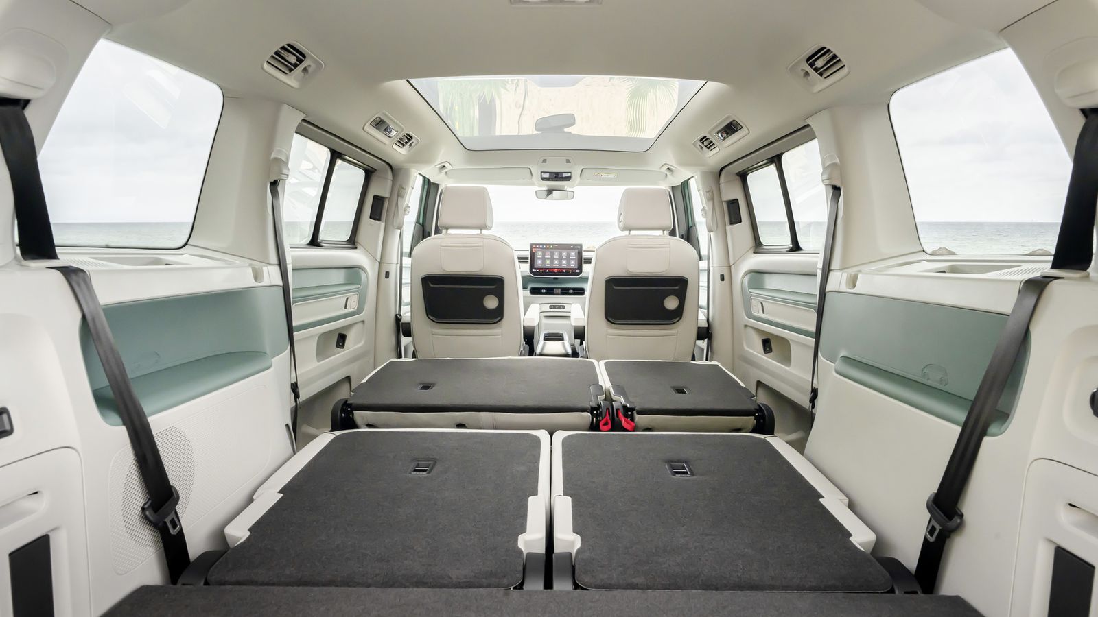 Mayor longitud también es sinónimo de más espacio para la carga. Con los asientos abatidos, casi 2.500 litros.