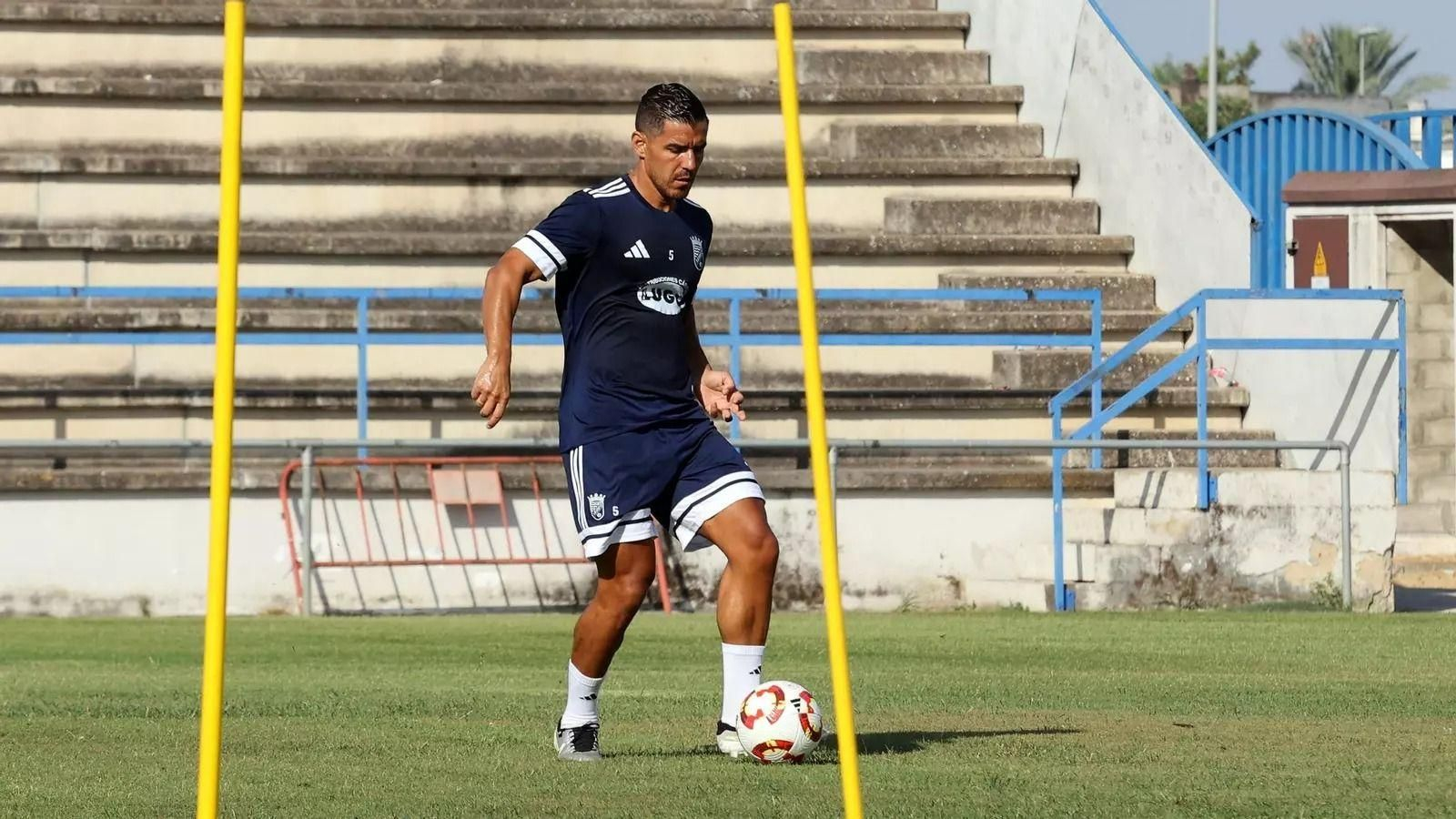 Josete arrastra una bronquitis que le impidió jugar el domingo ante el Torremolinos.