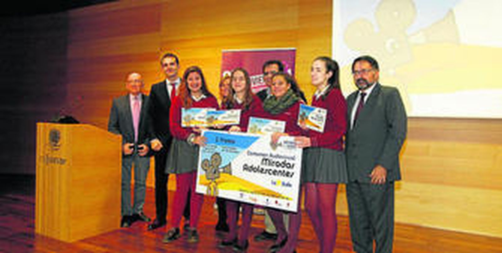 Los ganadores del certamen de cortometrajes 'Miradas adolescentes'.