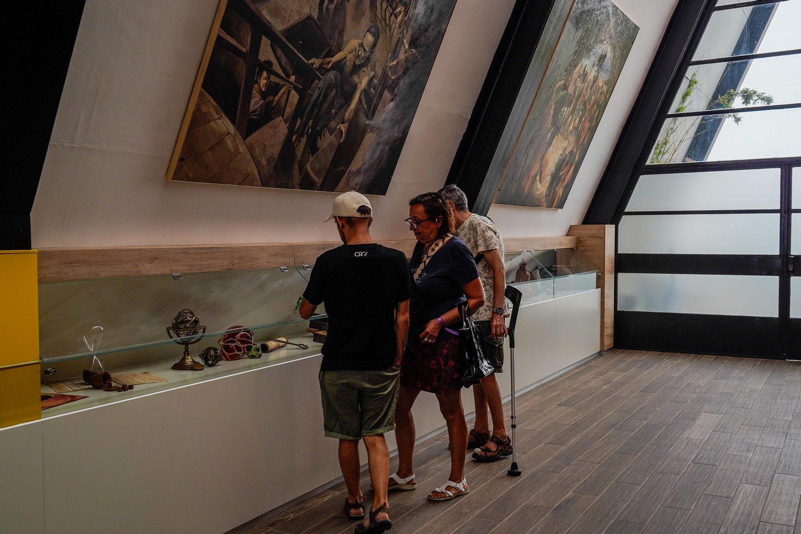 Imágenes de la visita guiada para dar a conocer las reformas realizadas en el Muelle de las Carabelas y su entorno