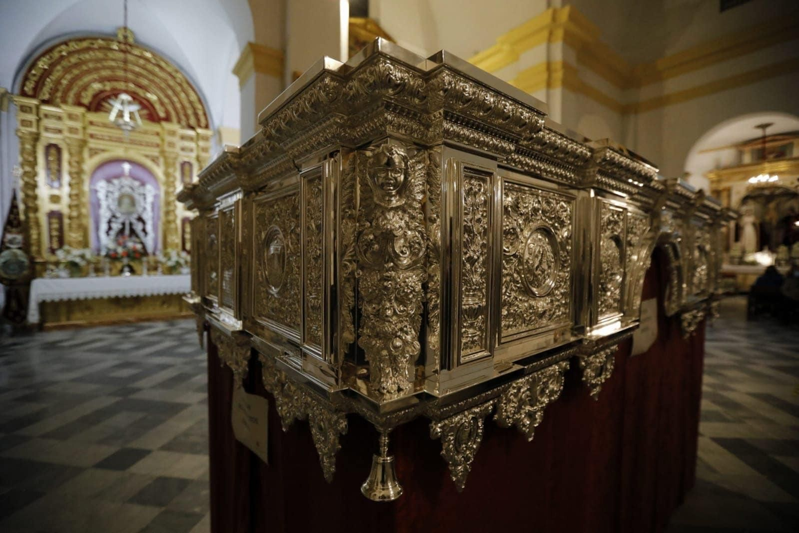 Los espectaculares nuevos faldones de la Carreta de Plata de la Hermandad del Rocío de Villamanrique