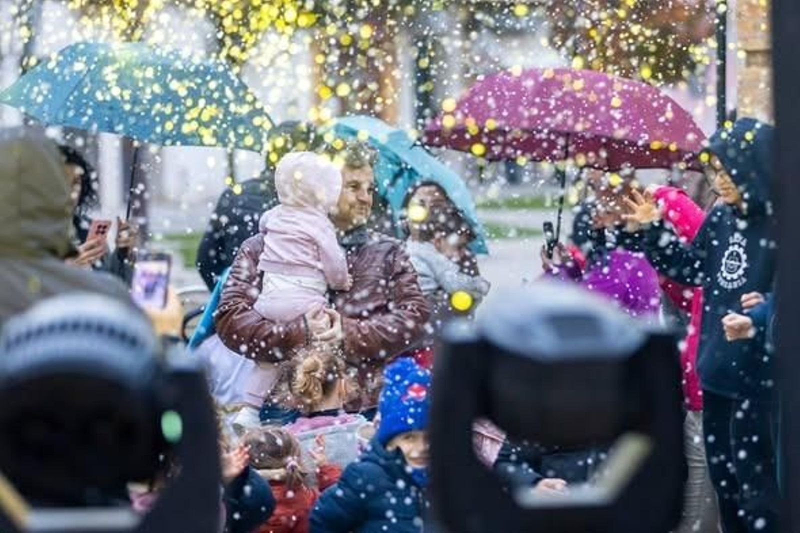 Nevada ayer en la Plaza Escuela León Ortega de Huelva.