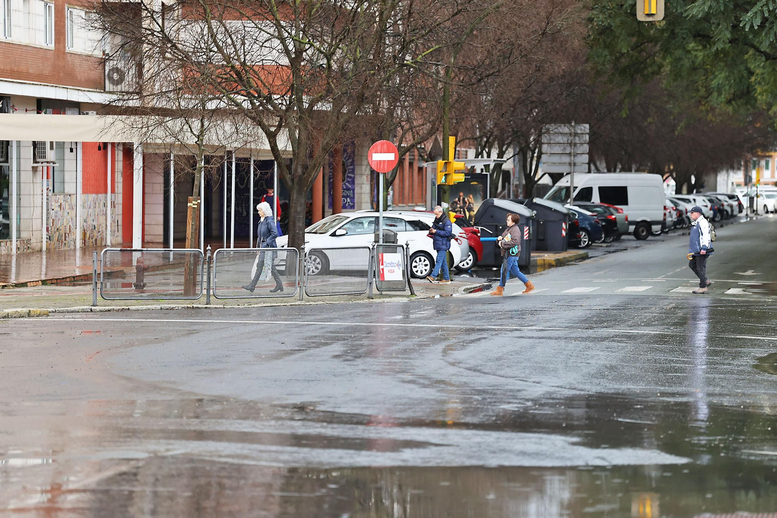 Las imágenes de la lluviosa mañana del jueves 13 de marzo en Huelva