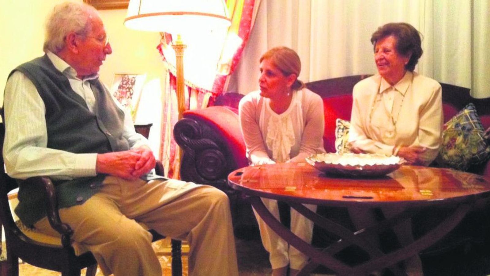 Junto a su esposo y la exalcaldesa de Jerez García-Pelayo en 2011.