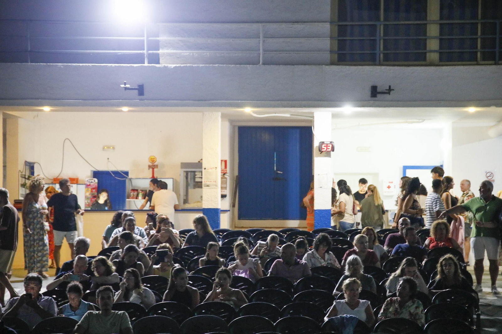 Imágenes de la última proyección en el cine de verano de Garrucha Imágenes de la última proyección en el cine de verano de Garrucha