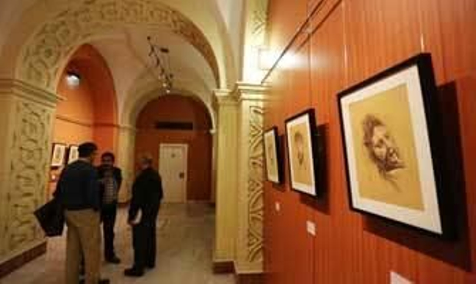 La Sala Compañía, ayer, con la exposición Via Crucis. /Pascual