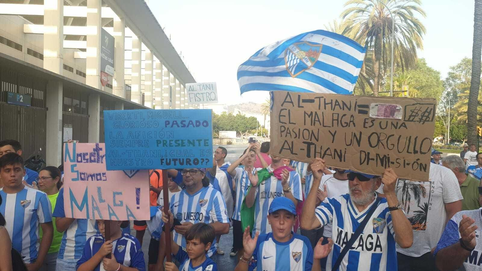 La manifestación contra el jeque Al-Thani en Málaga, en fotos