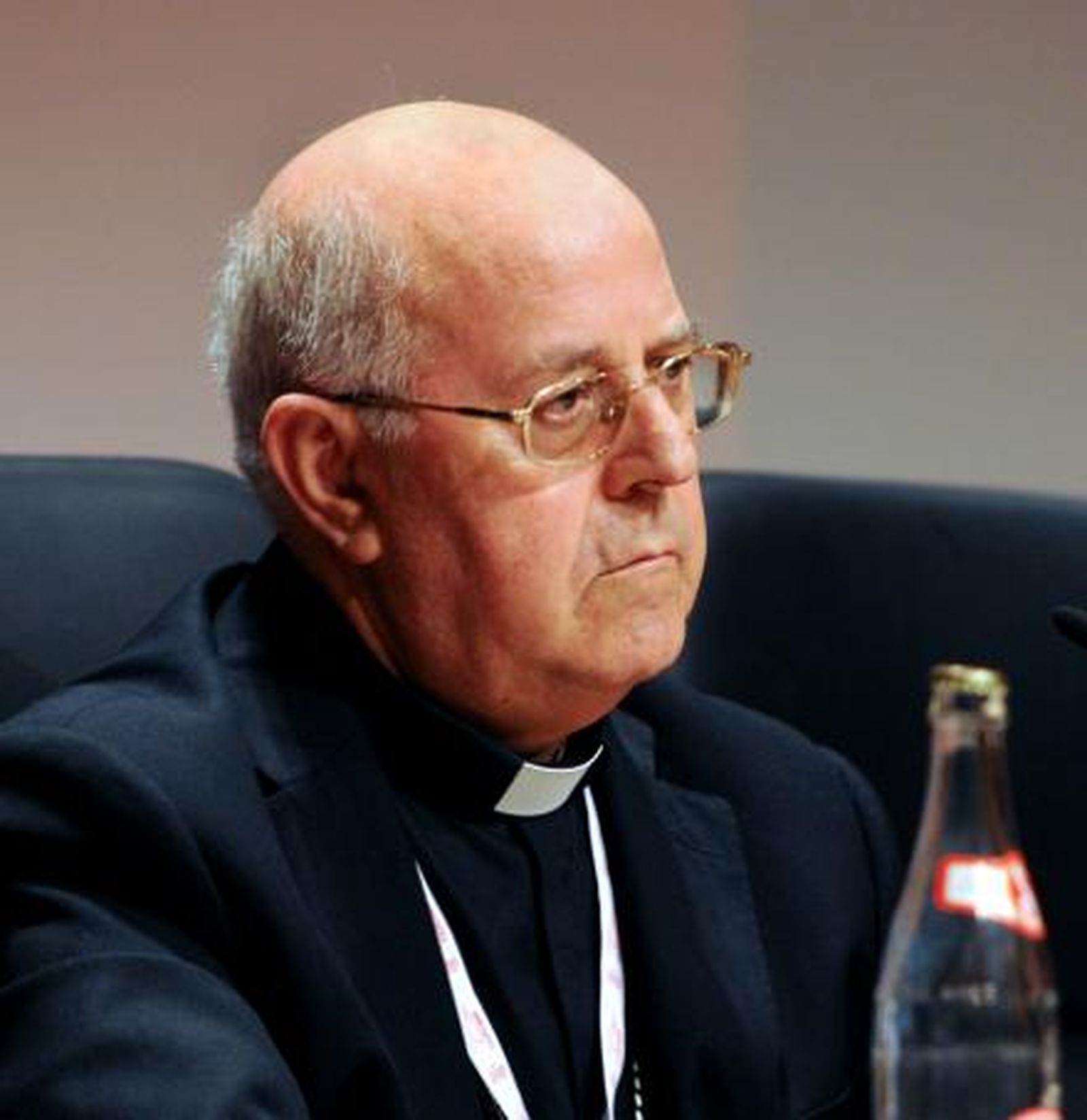 Un sacerdote, apartado de sus funciones por escribir mensajes 'picantes' a una menor en tuenti