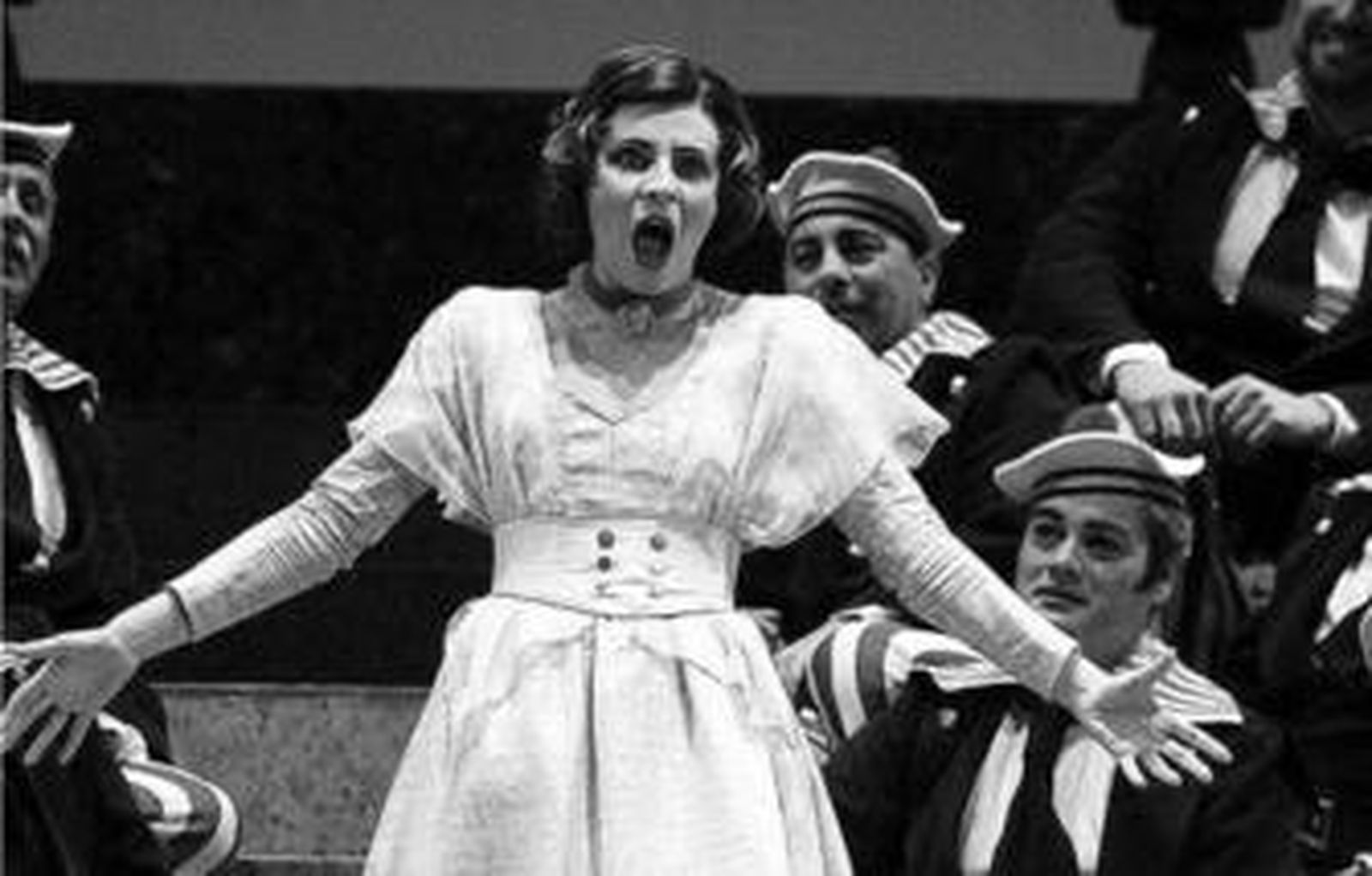 La soprano navarra, Sabina Puértolas, durante el ensayo general del martes en el Teatro Villamarta.