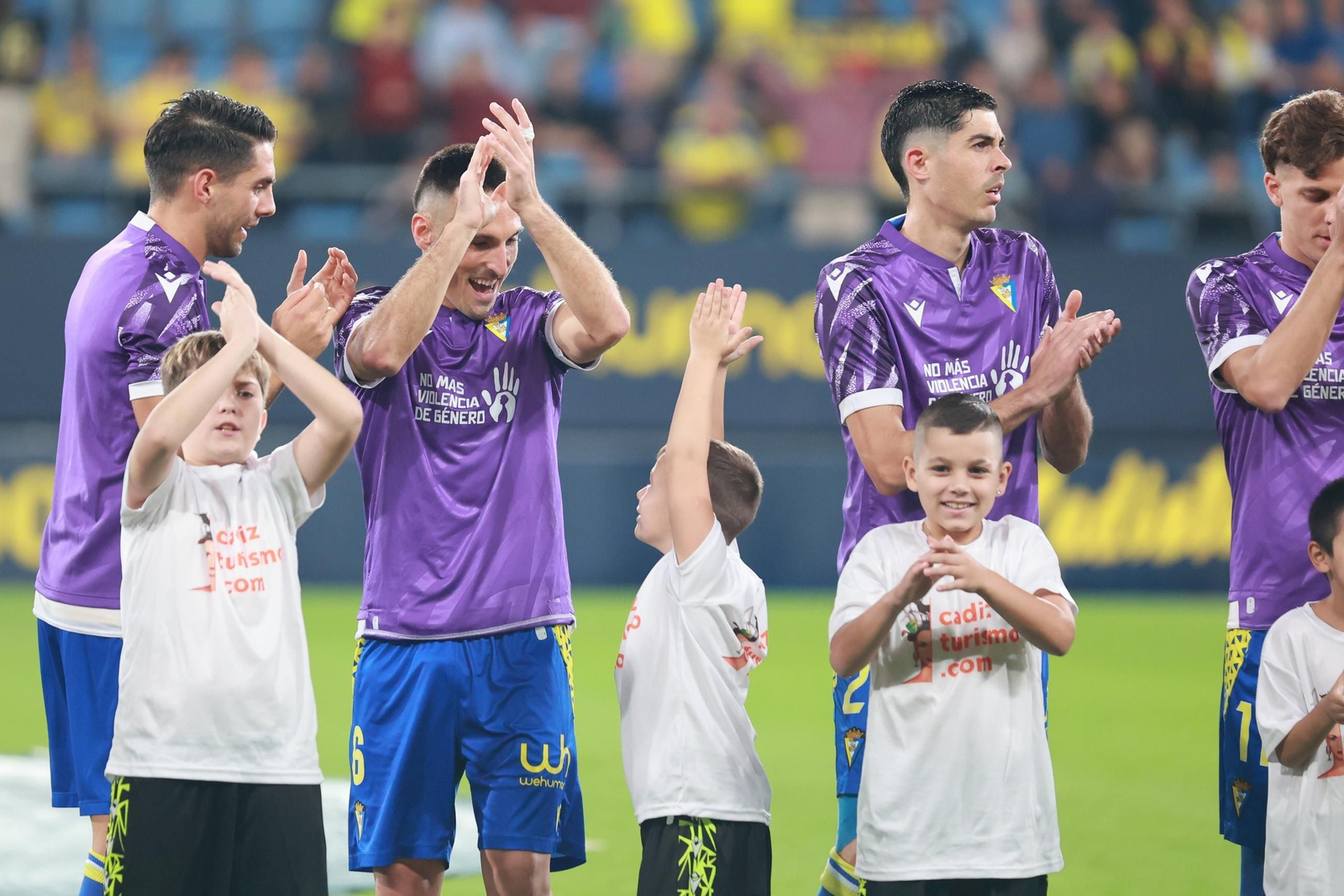 Búscate entre las imágenes del partido de fútbol entre Cádiz CF y Deportivo
