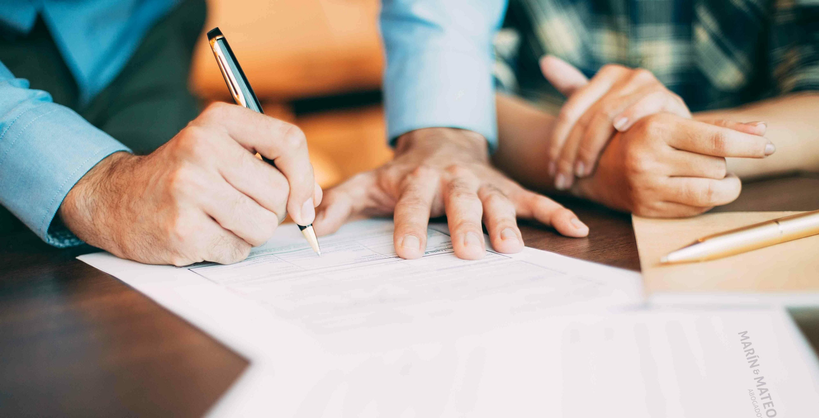 Para hacer nuestro testamento podemos asesorarnos sin compromiso con cualquiera de los casi de 3.000 notarios existentes en España.