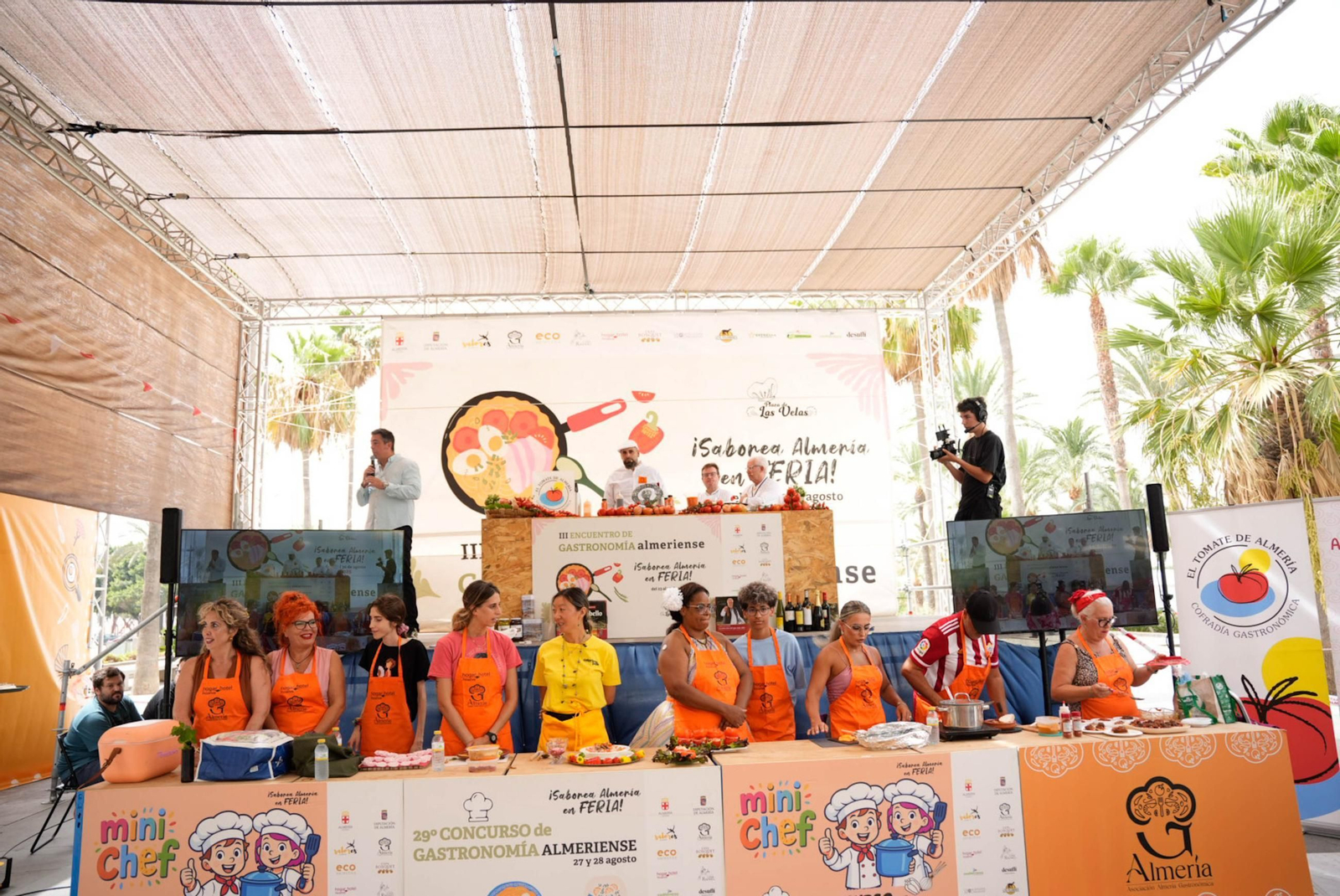 La Cofradía del Tomate y la semifinal del concurso gastronómico de la Feria de Almería, en imágenes