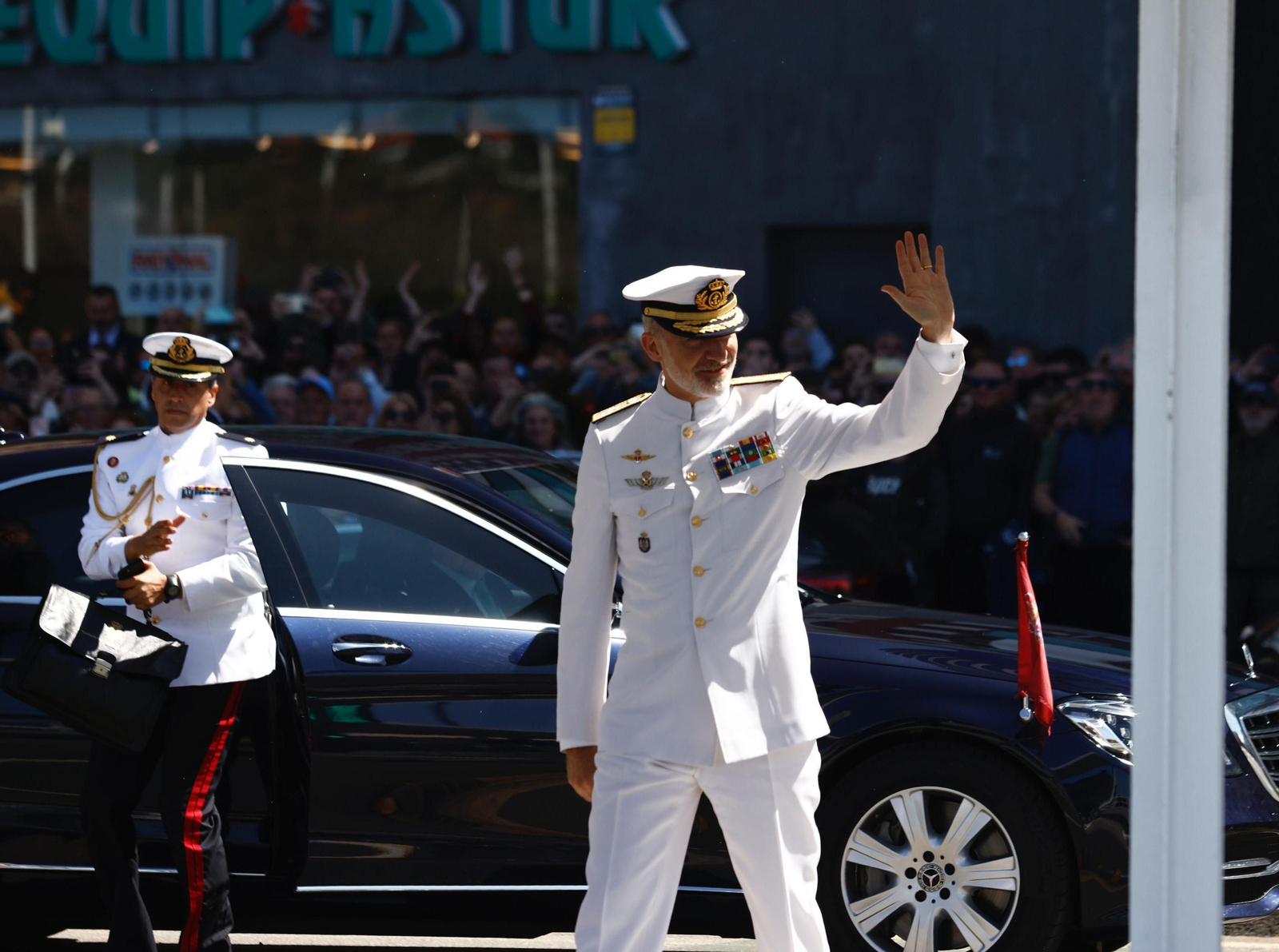 Las espectaculares imágenes de la exhibición por el Día de las Fuerzas Armadas en Gijón