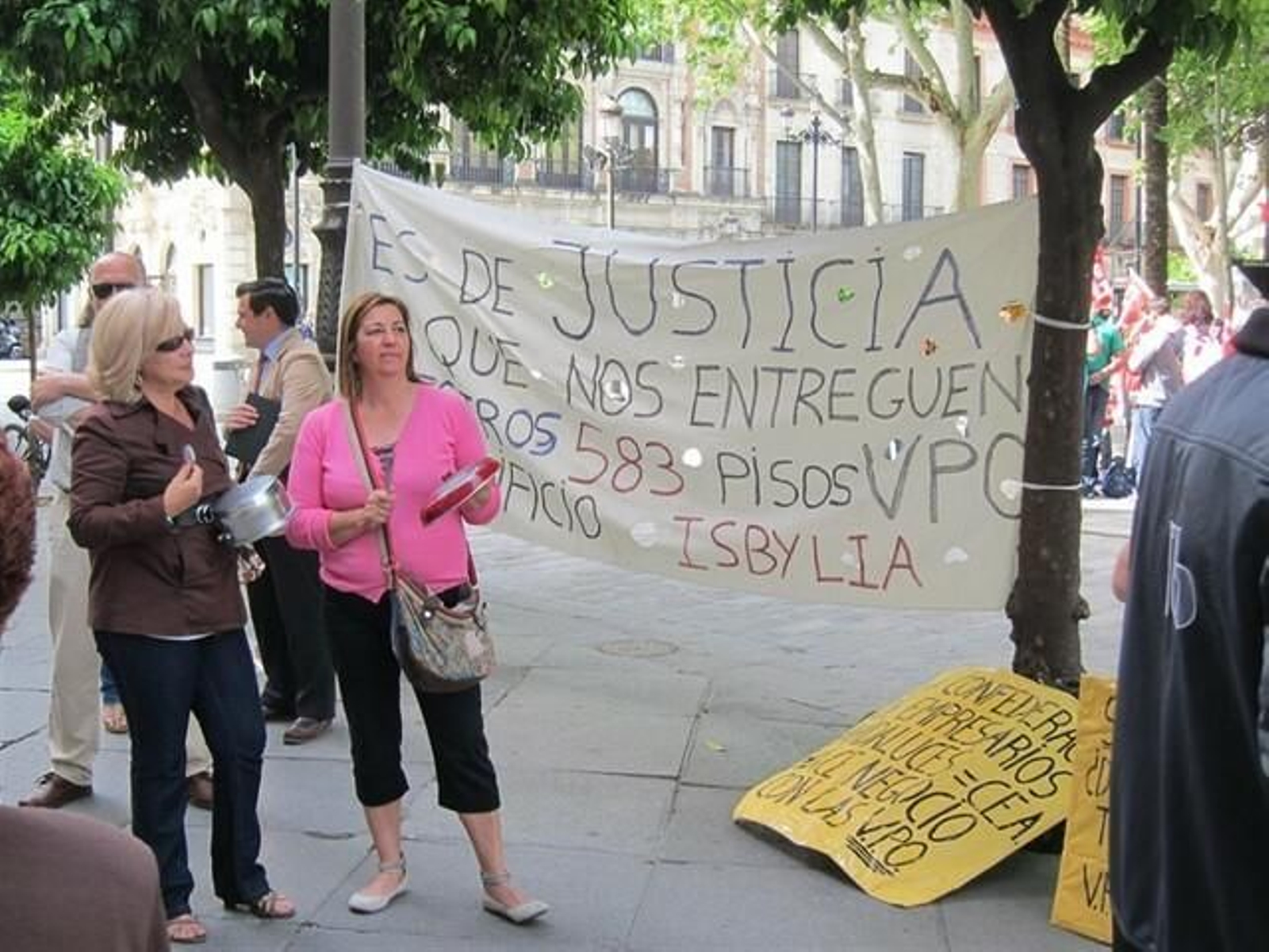 Una manifestación de afectados de Isbylia en 2013