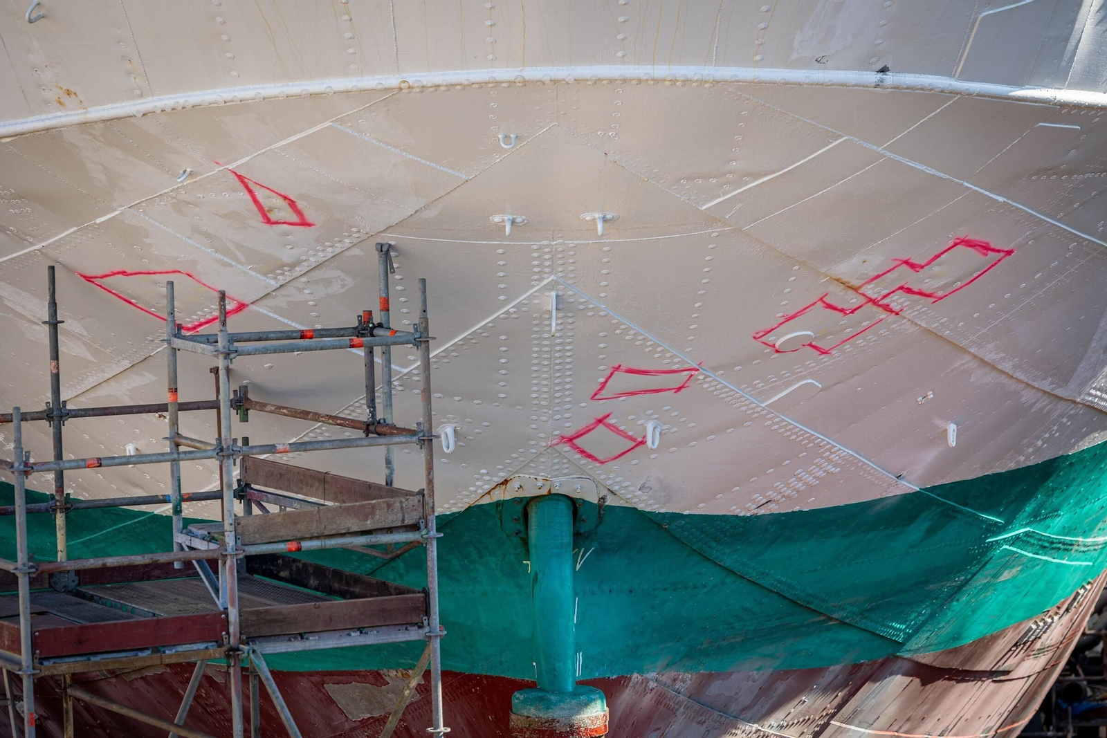 Armada: Las imágenes del 'Juan Sebastián de Elcano' de obras en Navantia San Fernando