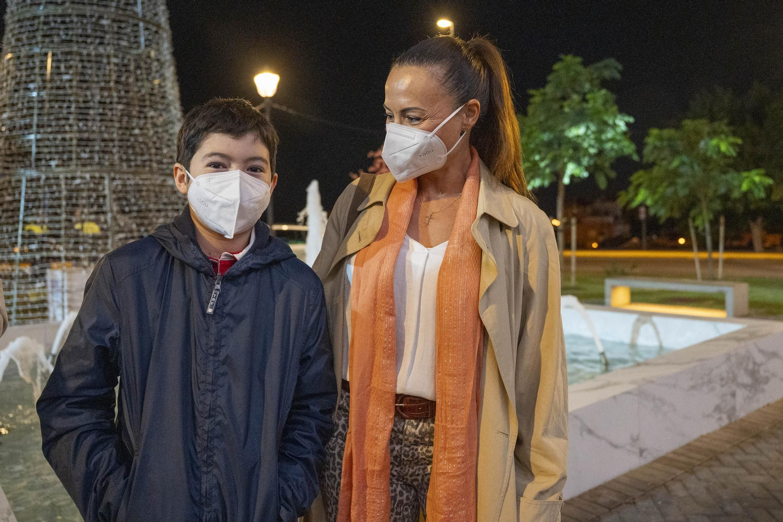 El encendido del alumbrado navideño del Hospital Universitario Torrecárdenas, en imágenes