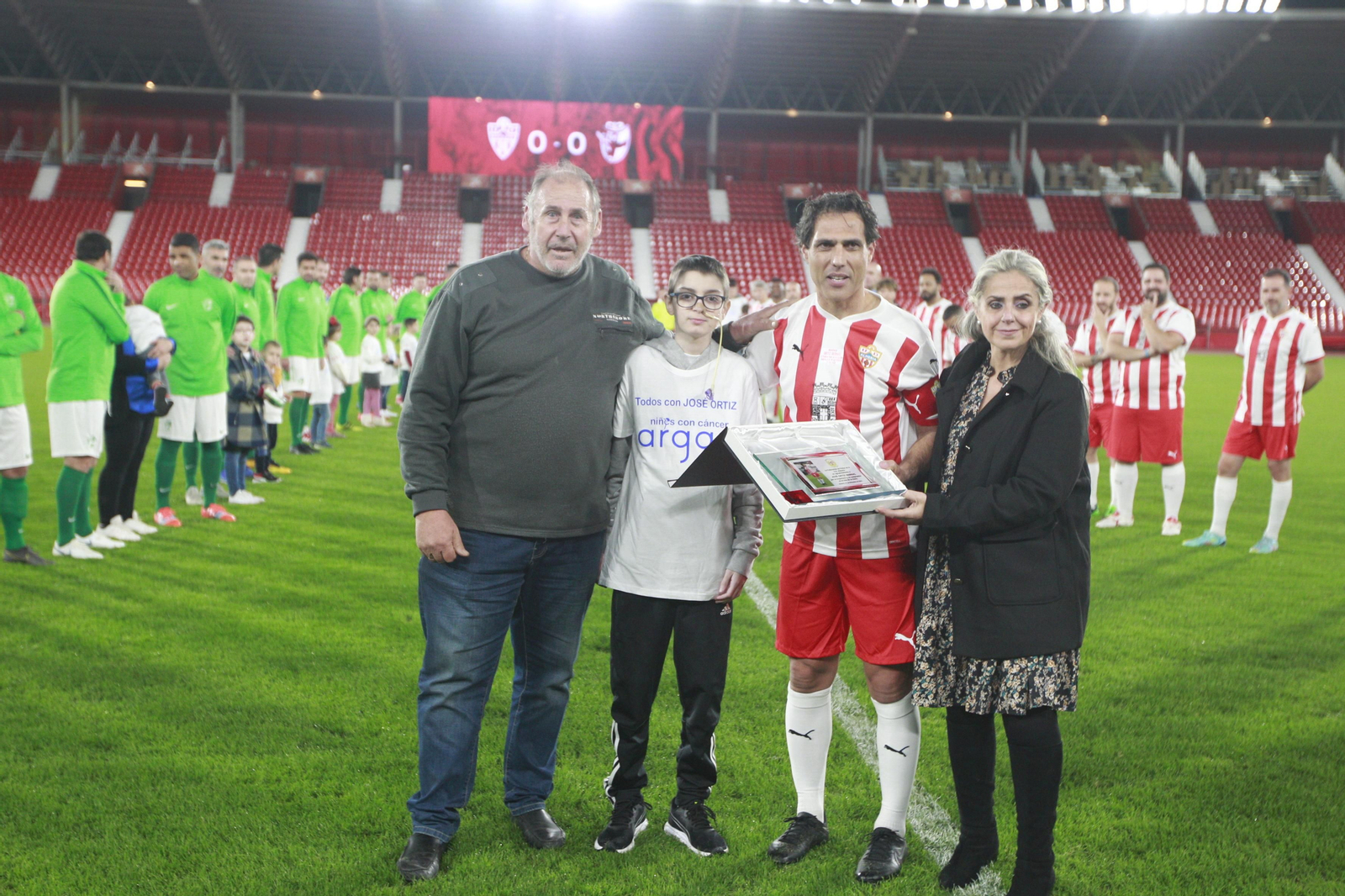 Imágenes del partido homenaje al 'eterno' capitán de la U.D. Almería, José Ortiz