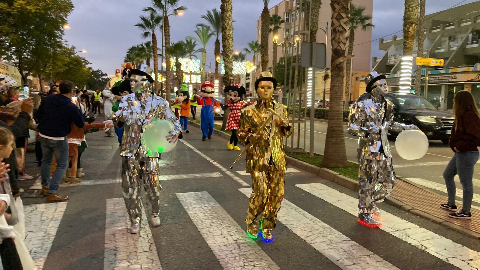 El pasacalles en Aguadulce transcurre por la Avenida Carlos III