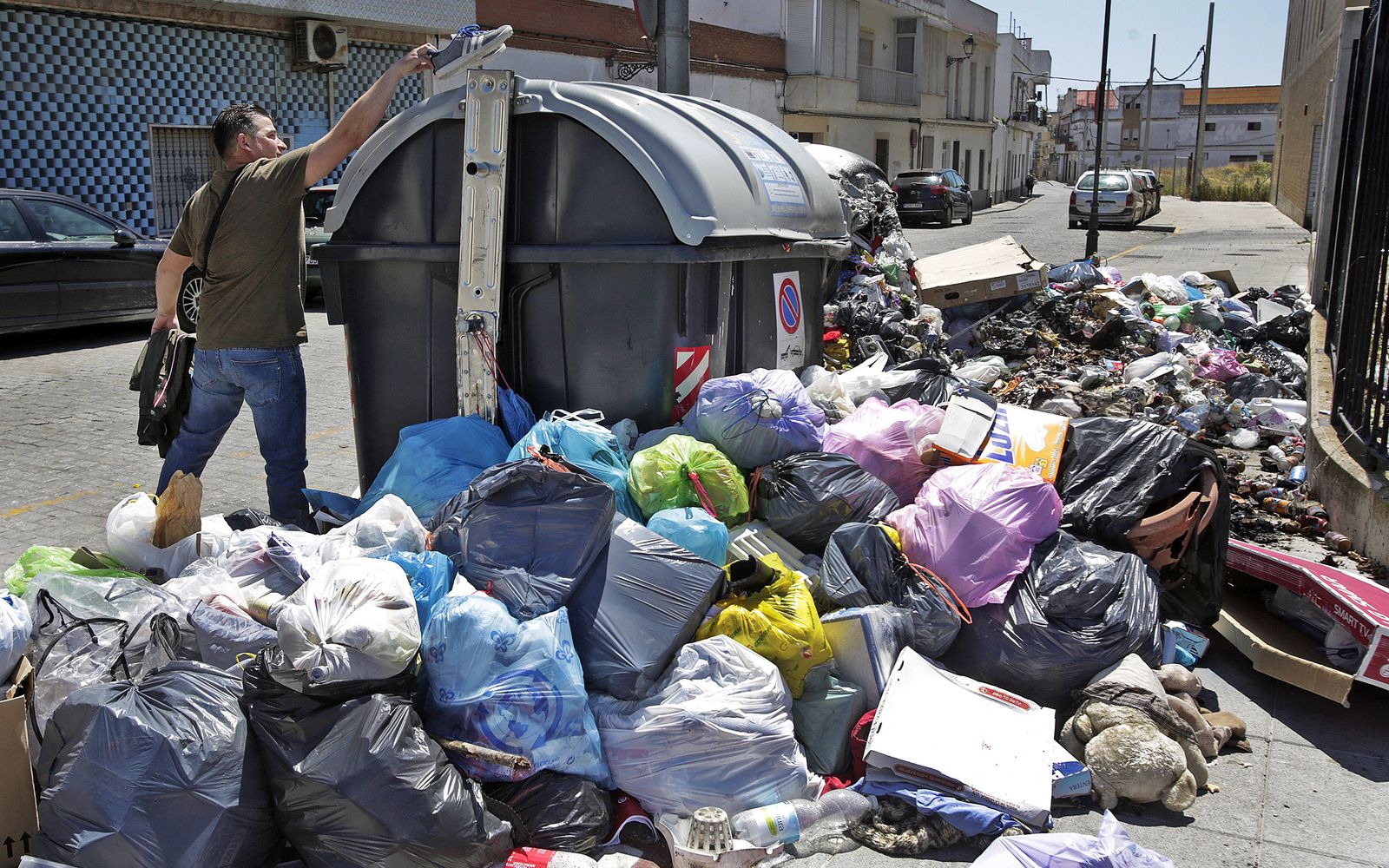 Acumulación de basura en las calles de El Puerto.