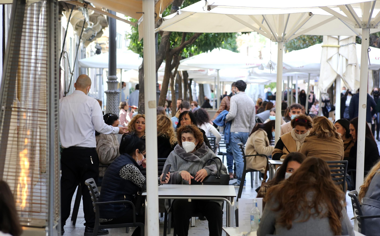 Una imagen de terrazas captada durante este puente festivo en el centro de Jerez.