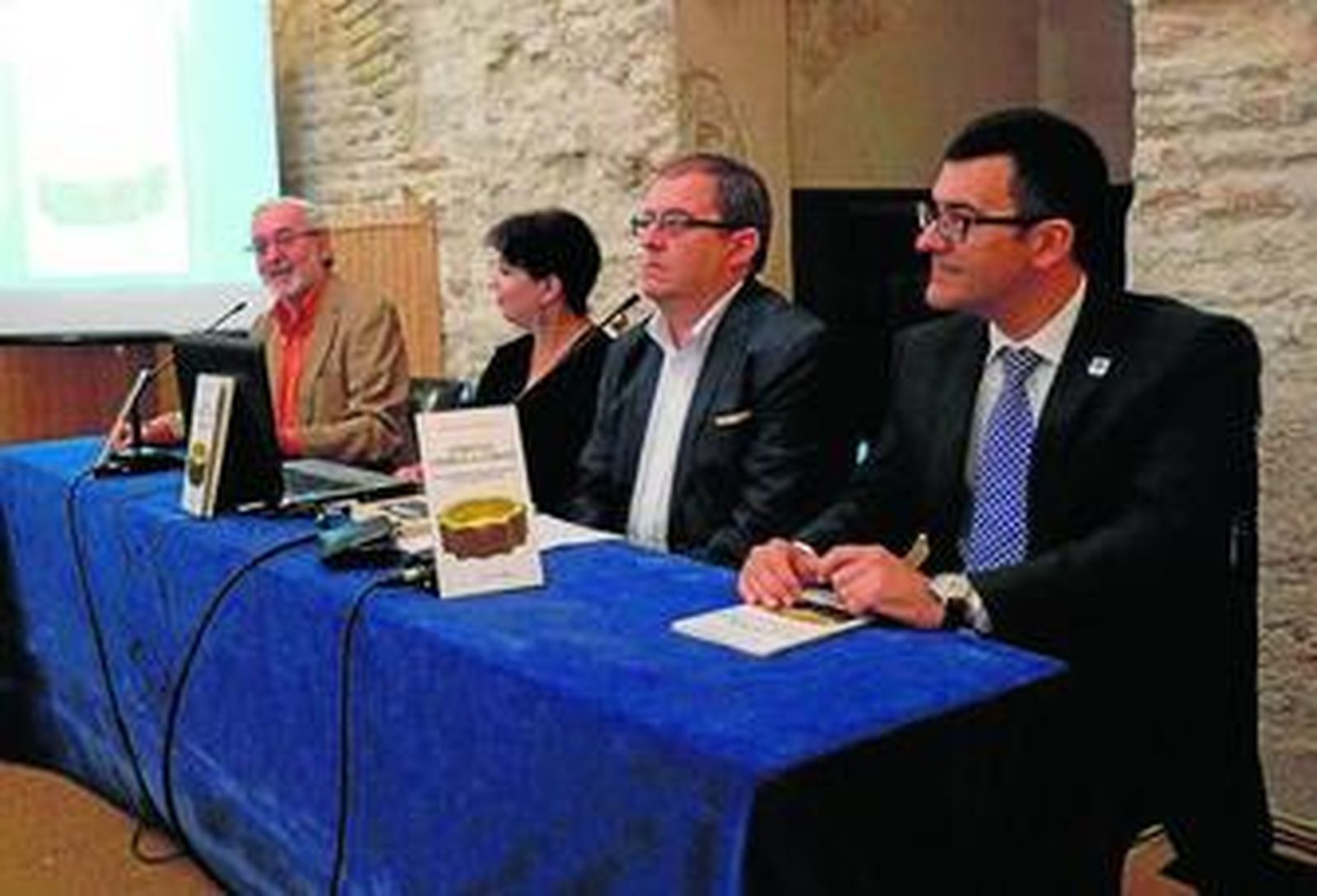 Presentación ayer en el Alcázar del libro de Encarnación Cano Montoro.