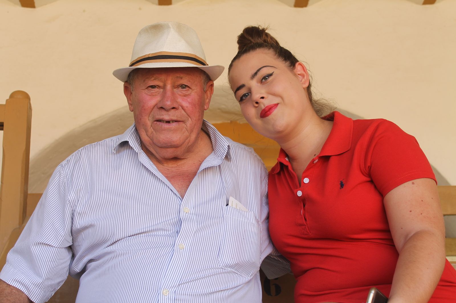 Fotogalería ambiente cuarto festejo tuarino. Feria Almería 2019