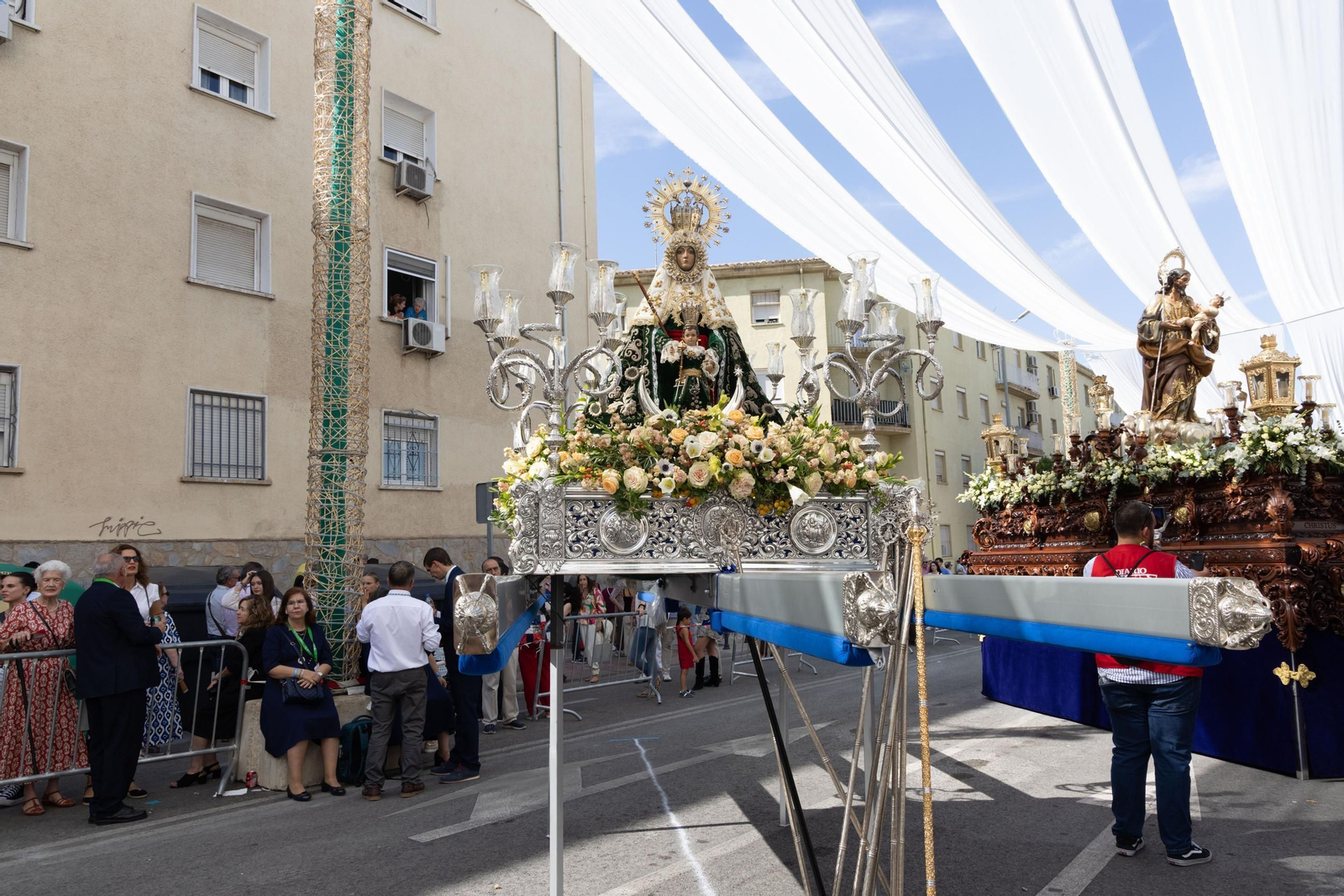 Un Jaén repleto de fieles acompañan los traslados de las veinte imágenes de la Magna (II)