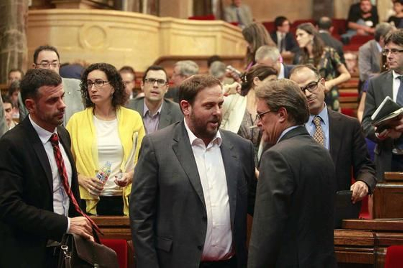 El Parlamento catalán llevará la consulta al Congreso y da tres meses de diálogo a Rajoy