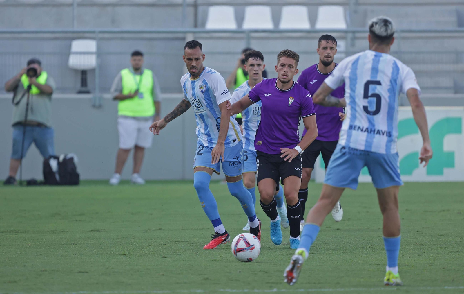Las mejores fotos del Málaga CF - Córdoba CF celebrado en el Ciudad de La Línea