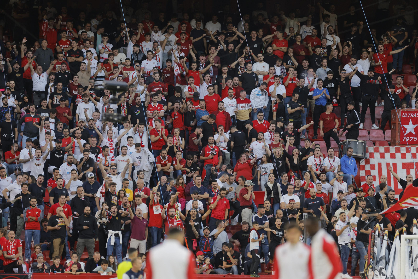 Búscate en las fotos del Sevilla-Betis