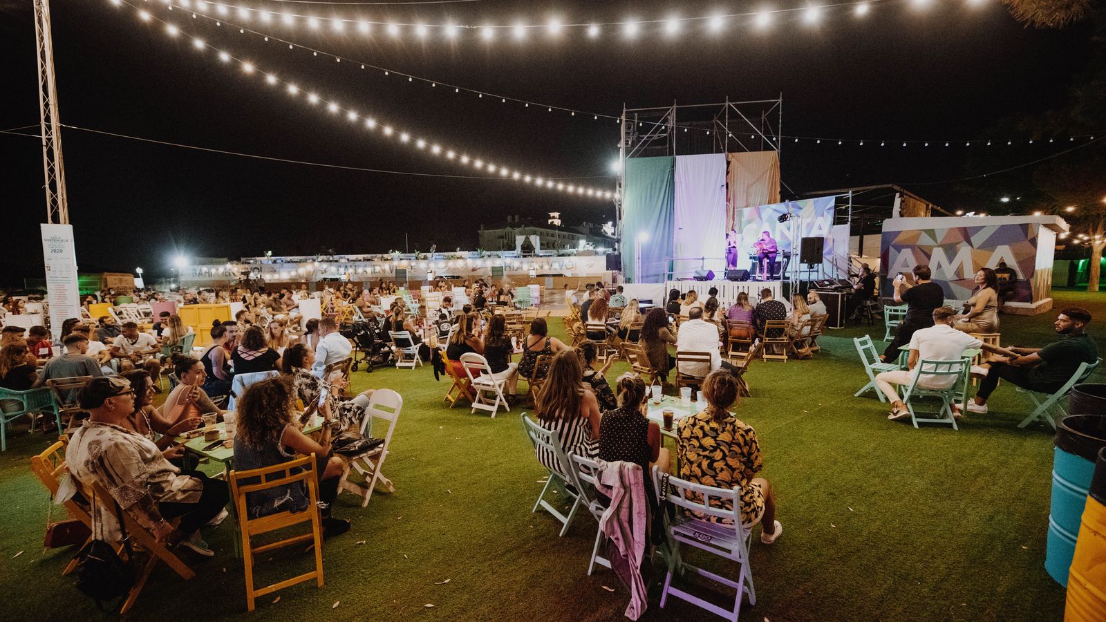 Un momento de la actuación en el escenario instalado junto a Bahía Sur.