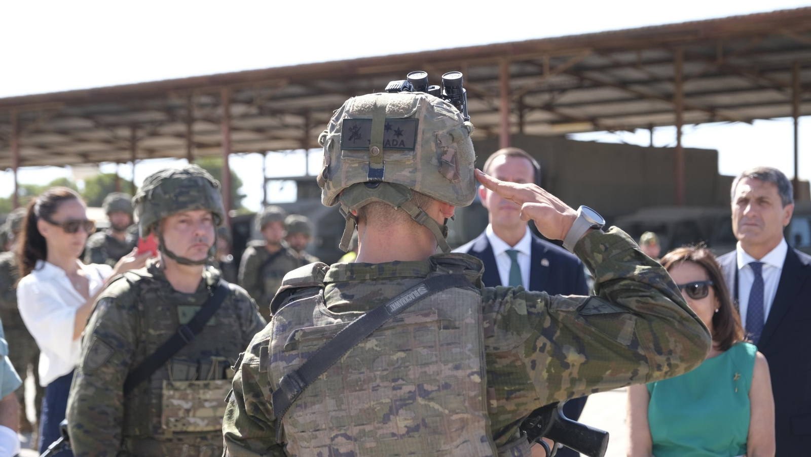 La Ministra de Defensa, Margarita Robles, visita la Base de La Legión en Viator, en imágenes