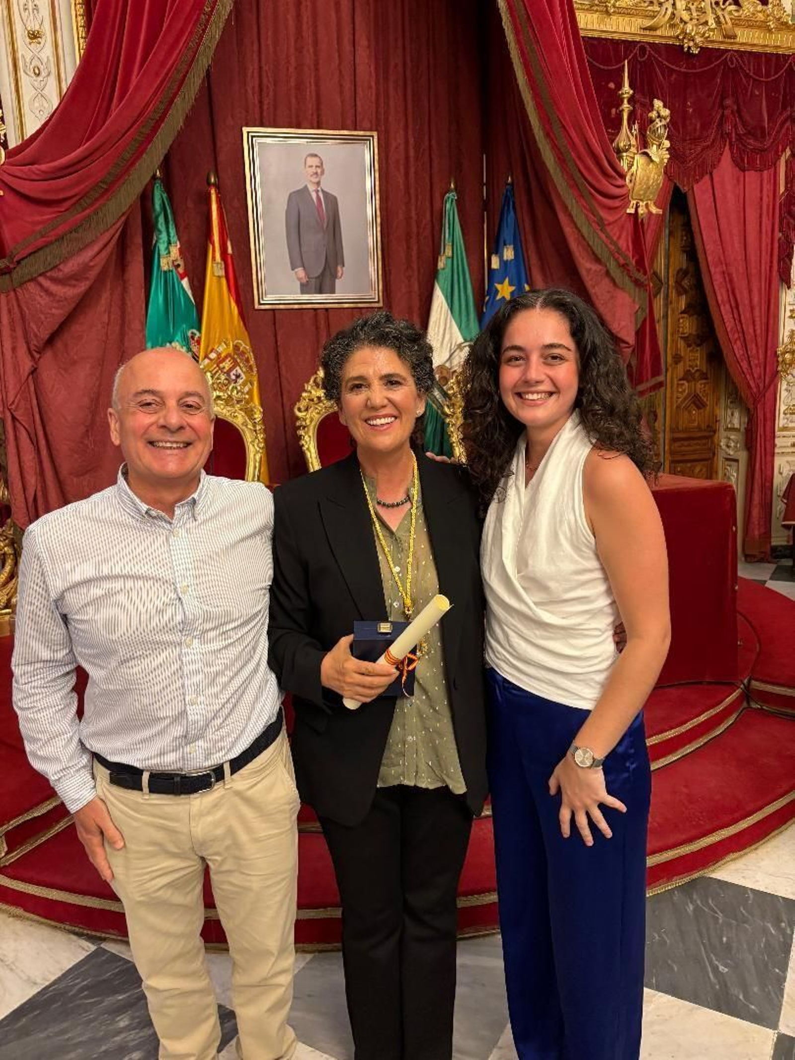 Santiago Miranda, Elena Pilar Palomino-Borbón y Lola Miranda. Santiago Miranda, Elena Pilar Palomino-Borbón y Lola Miranda.