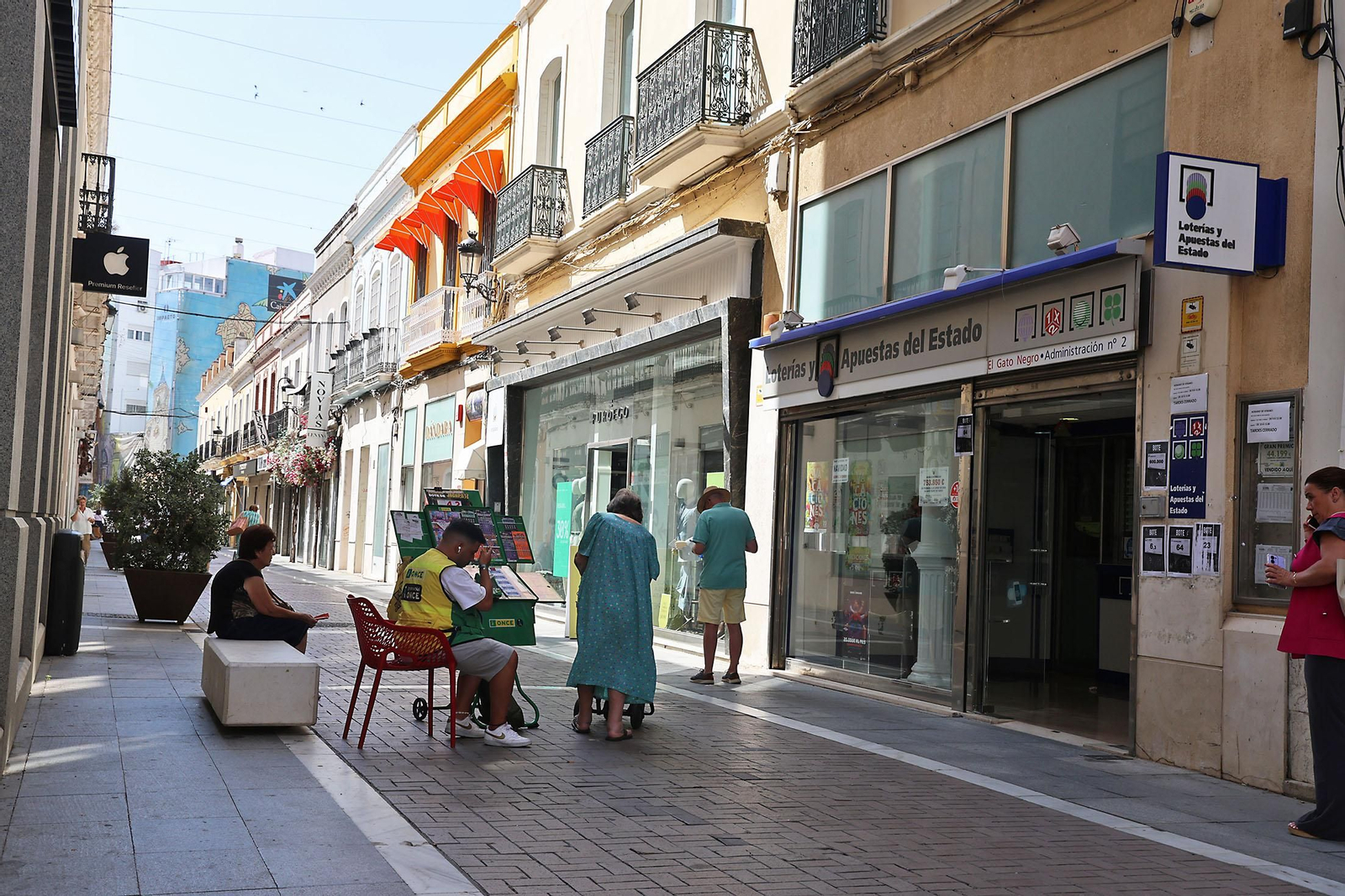 Imágenes del bullicio en las esquinas de la Placeta