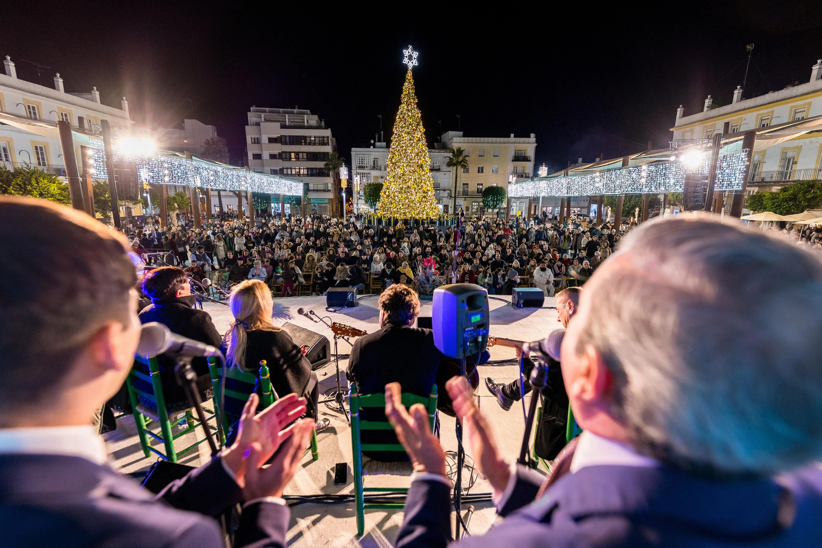 Imágenes de la final del Concurso de Coros de Campanilleros de la peña Chato en San Fernando.