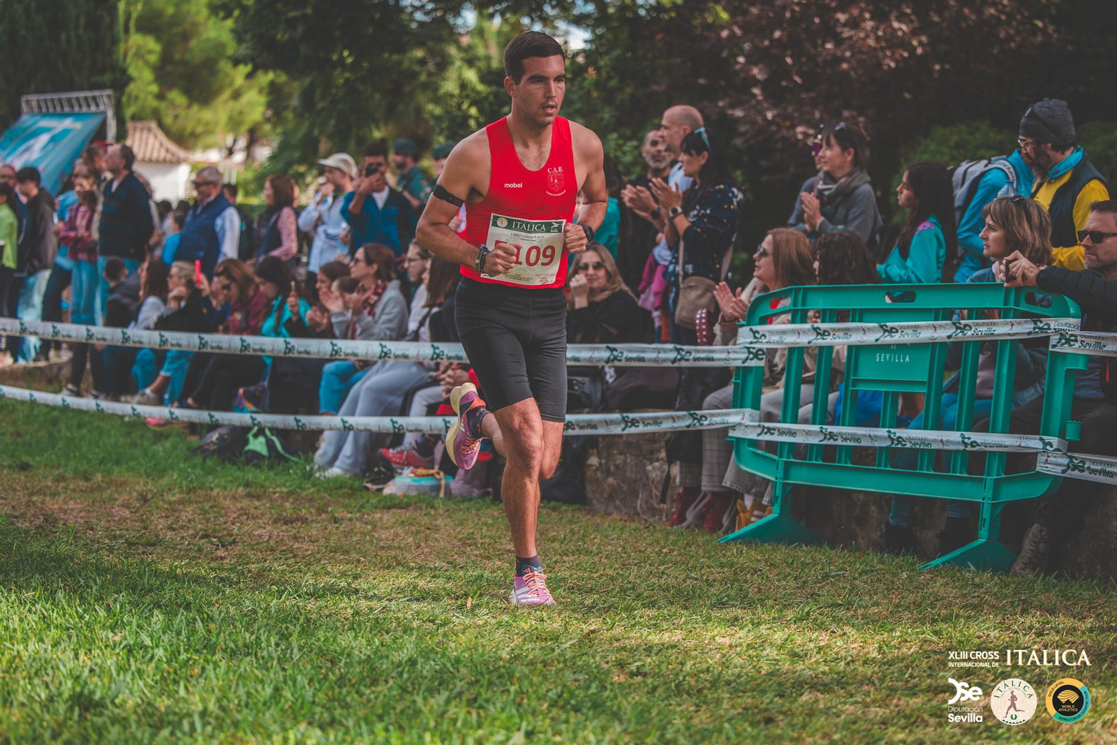 Búscate en las fotos del Cross de Itálica 2025 | 12