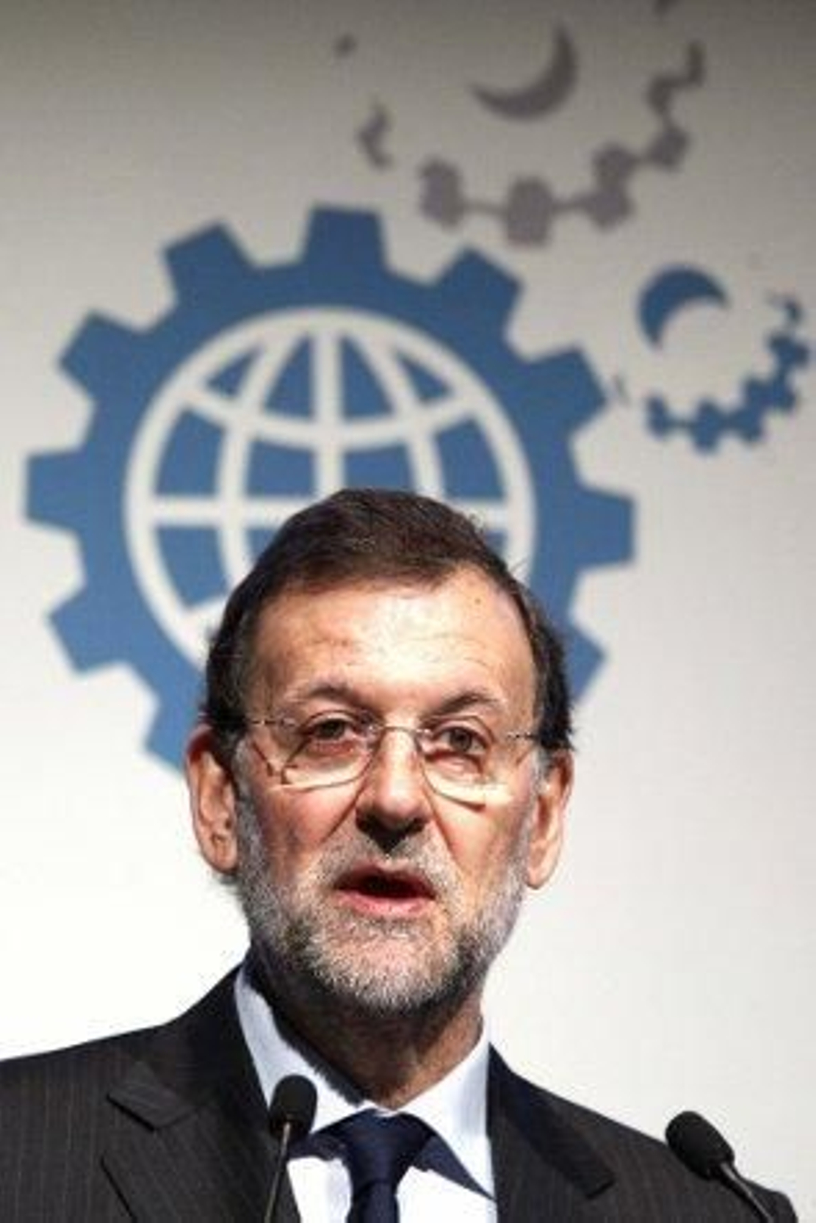 Rajoy pide a los agentes sociales que pongan algo de su parte en la reforma laboral