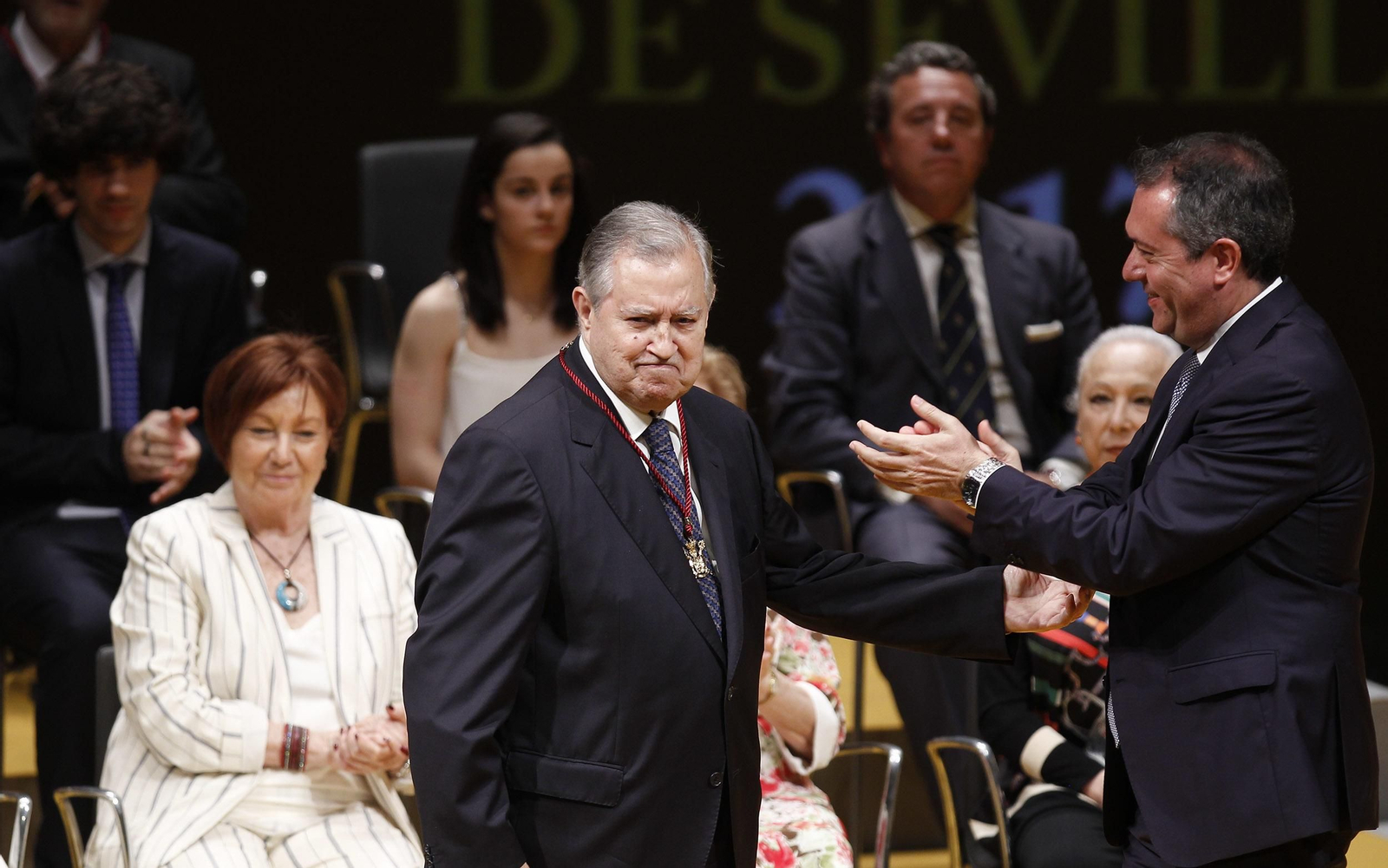 La entrega de las medallas de Sevilla, en imágenes