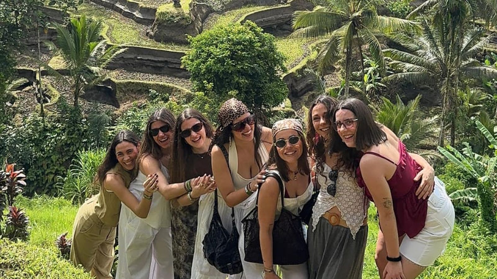 Carmen en Bali junto a sus amigas tras hacer el examen MIR.