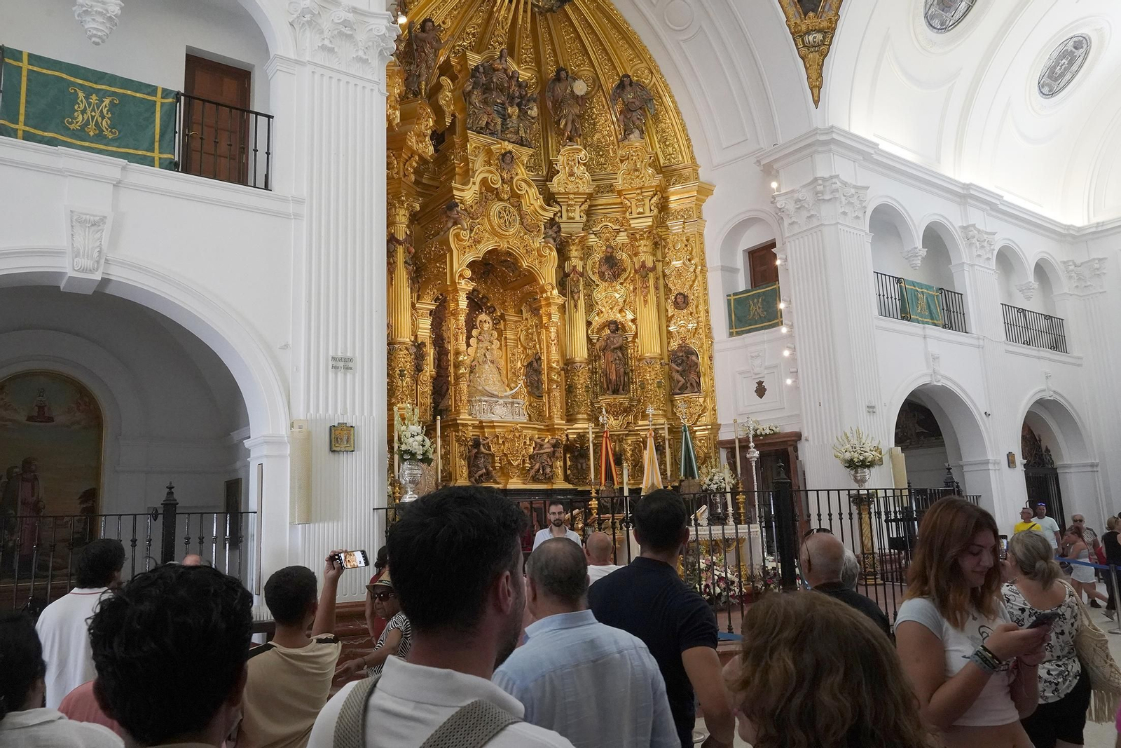 Imágenes del ambiente en la aldea durante el domingo de Rocío Chico